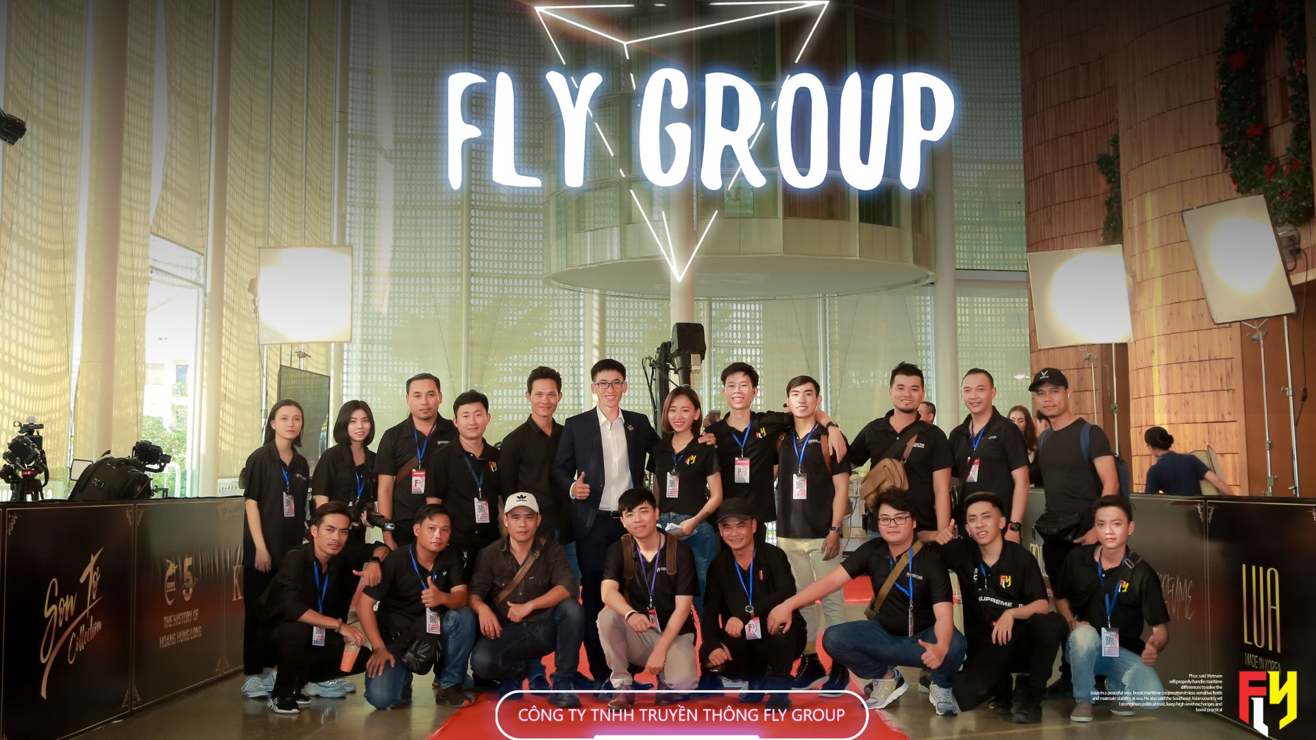 Đội ngũ nhân viên trẻ trung, sáng tạo của Fly Group